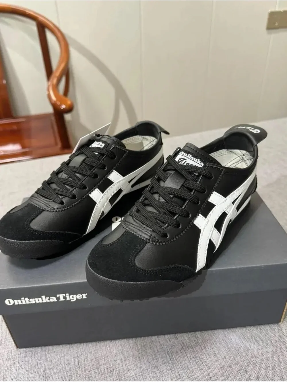 Onitsuka Tiger by Asics classic low